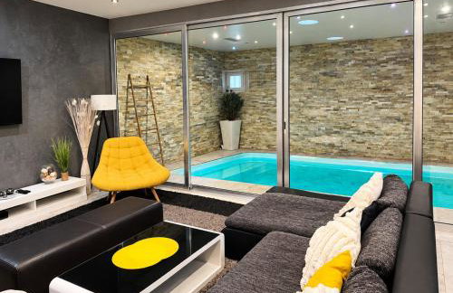 Alsace Piscine Intérieure Chauffée pour Huit Personnes - Photo 1