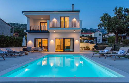 Villa Nacle with Heated Pool and Large Playground near Omis and Split - Photo 43
