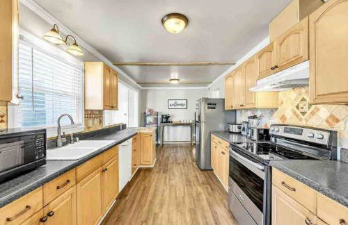 Greensboro Get-together, K Bed, Secret Playroom, central location - Foto 16