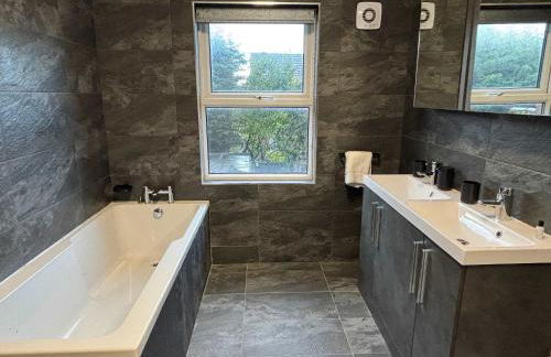 Large Luxury Home in Solihull - Sleeps 14 near NEC & BHX - Foto 33