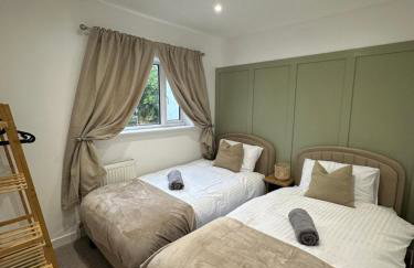 Stylish Designer Cottage - Sleeps 7 - Free Parking - Photo 4