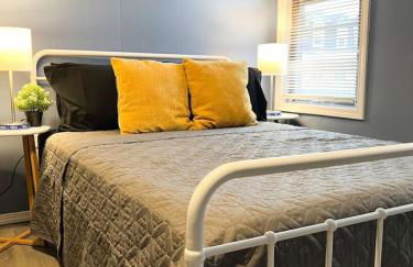 Sleeps 14 9 Beds and Bathrooms Historic plus WIFI - Foto 2