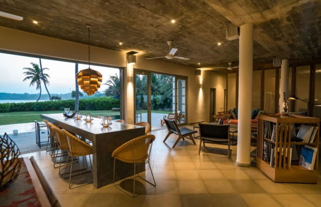 Modern Beach Villa With Roof Garden - Photo 15