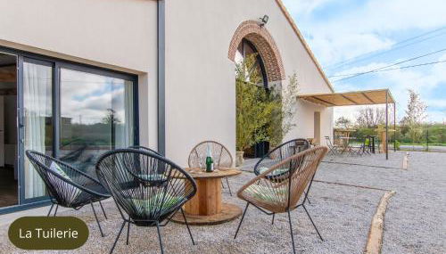 Gîte groupe 21 pers - Idéal Famille Amis Pro - Atelier ludique - Espace réceptiion séminaire - 30 mn PuyduFou - Foto 3, Garden, Garden view