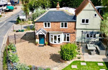 Cosy Coastal 2-Bedroom Cottage with Hot Tub and Log Burner - Foto 33