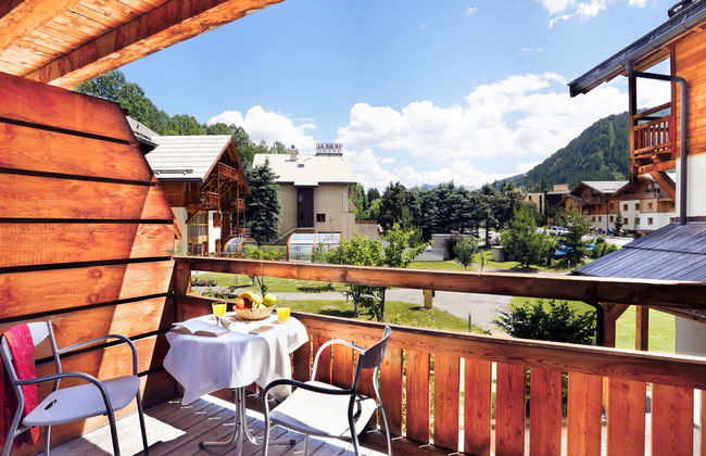 1 bedroom Apartment in Saint-Chaffrey with swimming pool and garden - Photo 11