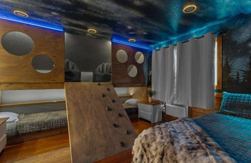 Wood Haven Cabin with a hot tub fire pit & indoor pool - Photo 1