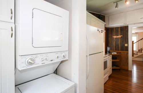 Catch A Wave 2 Blocks to the Beach Two-Story With Porch - Foto 11