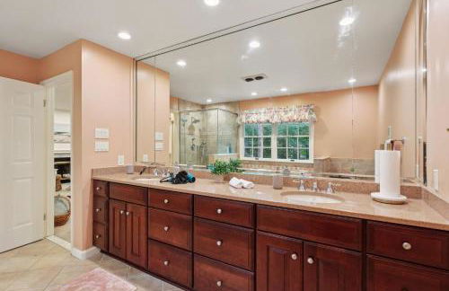 DC Luxury Retreat in Forest Spacious Full of Fun - Foto 39