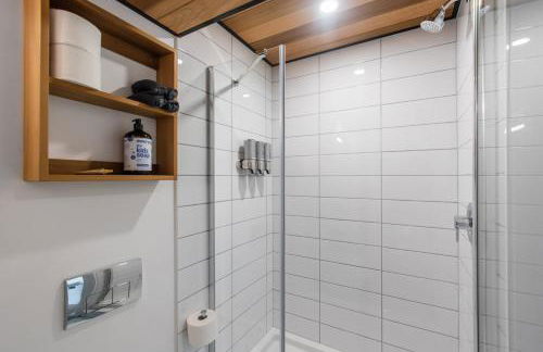 Modern Riverside Cabin w Hot Tub Fire Pit Kayaks - Foto 19