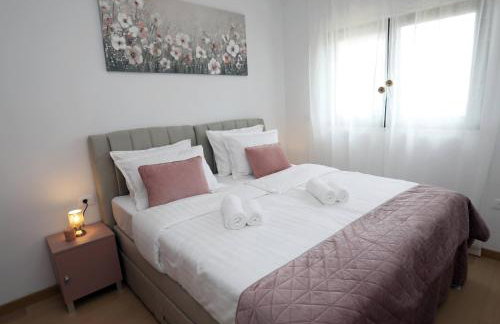 New luxury air-conditioned apartment, with jacuzzi, free parking and gardens - Foto 14