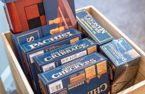 Cozy Industrial Kildaire Farms Home- near Downtown - Foto 10