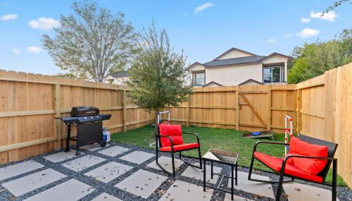 NRG MedCenter Luxe 4BD Home w FencedYard WasherDryer Pet Friendly - Foto 5