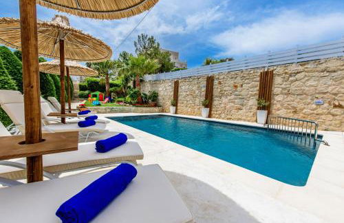 Elmyra Villa, Heated Pool & Walking to beach, By ThinkVilla - Foto 3