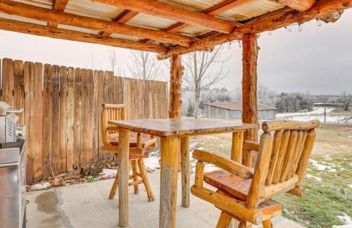 Glenvil Cabin with Gas Grill Steps to Dock and Pond! - Foto 17