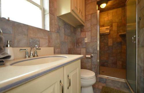 Crosby Backyard Oasis with Weekday Specials! - Foto 30