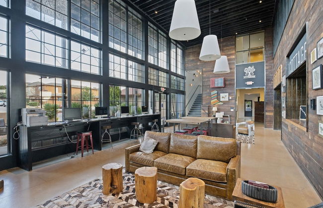 Texas State Sanctuary With Massive Pool Oasis - Foto 3