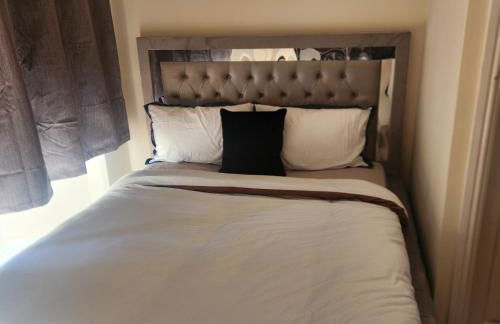 Tettenhall Road Retreat - Modern Apartment - Photo 7