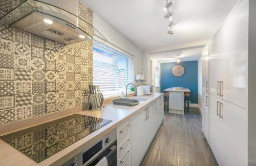 NEW! Stunning 2-Bed Home by Stay With Us, Ideal for Families, Sleeps 4! - Foto 8