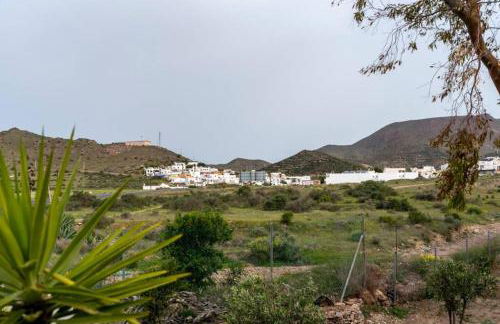 TurAlmeria - Casa Tranquila con Jardín y Aparcamiento privado - Foto 8