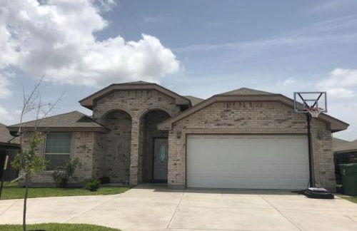 Charming 3-Bedroom Retreat in Prime Neighborhood - Foto 40