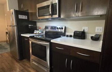 Old Fort Loft King & Queen suites nearest accomodation to Marshals Museum power your EV for free! - Foto 29