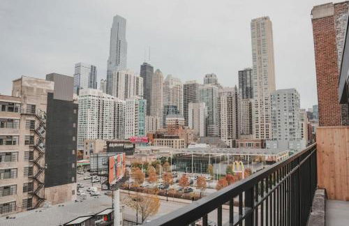 River North Private Balcony With In and Out Parking - Foto 5