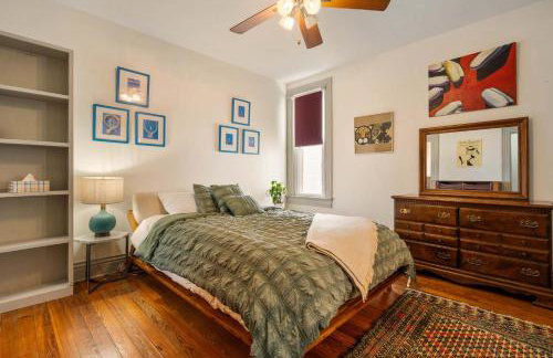 Charming City Home with Patio Fire Pit & Record Player-Family Friendly - Foto 3