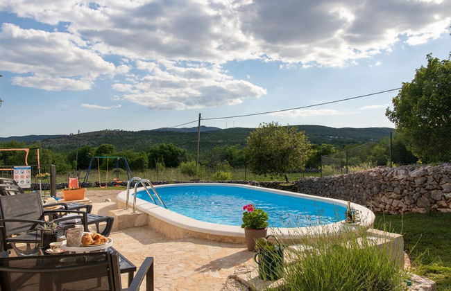 Serene Retreat Holiday Home With Pool - Foto 17