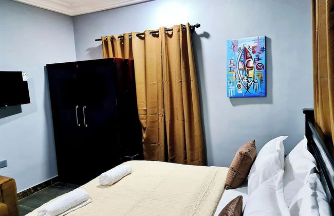 Modern Comfy & Quiet Close to Highway - Photo 2