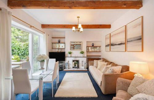 5 Bed Home with Private Parking - 25 Mins To Central London - Foto 1