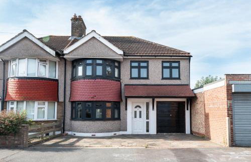 4 Bedroom Family Home In South East London - Photo 1