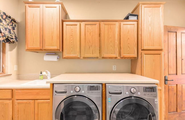 Amberwood Estate w 5 Showers Spa Mtn Views - Photo 35