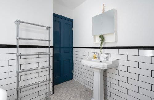 Bifolds, enclosed garden. Southport character home - Foto 38