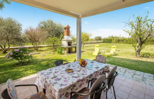 2 Bedroom Nice Apartment In Lovrecica - Foto 2