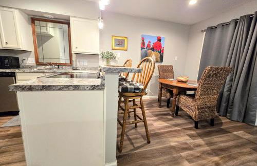 Serene Lakefront Retreat - Foto 18