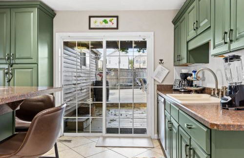 3BR Cozy Family Home with HotTub & Spacious Backyard - Foto 46