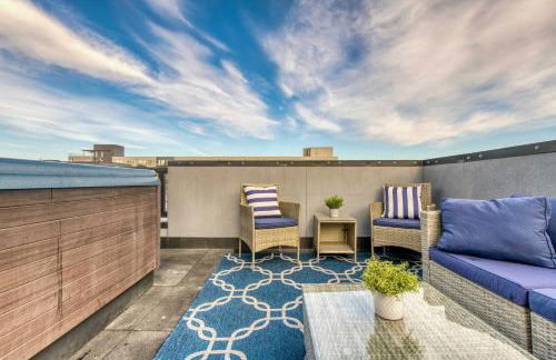 Walk to Empower Field Townhome with Hot Tub! - Foto 42