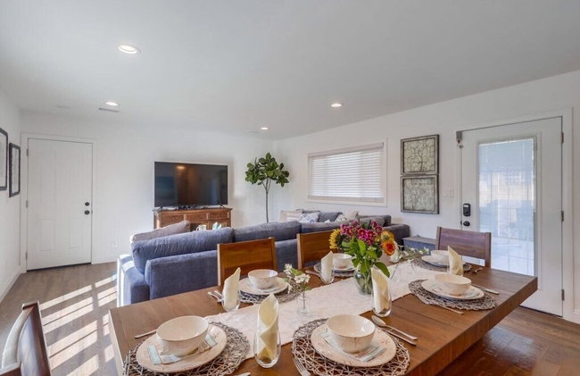 Beautiful Remodel 3 Bedroom 2 Bathroom Home With Pool & Jacuzzi - Foto 49