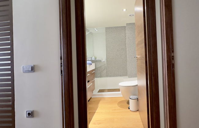 Captain's Luxury Suite - Photo 35