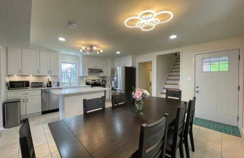 Waterfront Home with Private Beach, Stunning Views - Foto 33