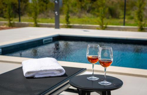 Villa Sunset Bay - amazing view and large heated pool - Foto 24