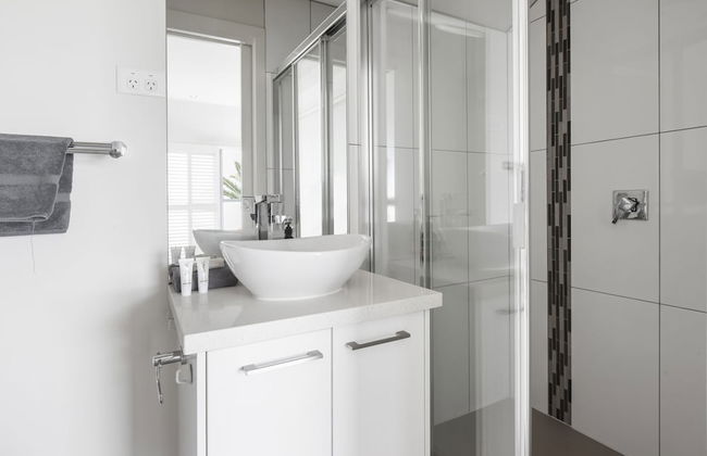 The Jetty Beach Apartment by Ready Set Host - Foto 28