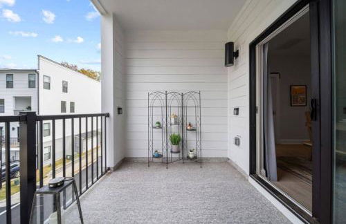 NEW Luxury Condo, Rooftop Terrace, EV Charger! - Foto 23