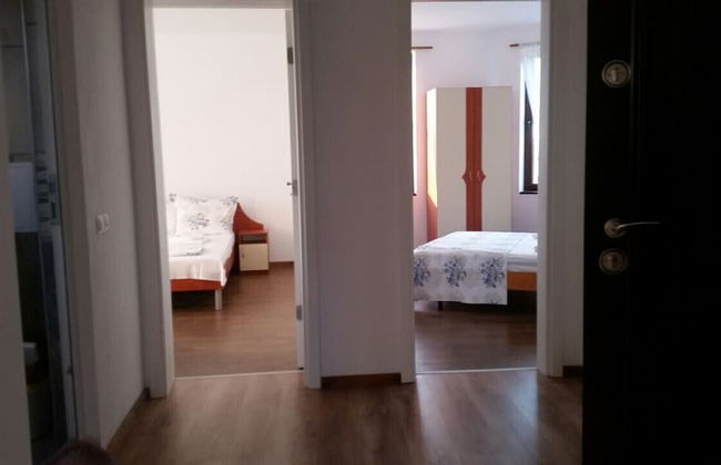 Remarkable 2-bed Apartment in Aleksandrovo - Photo 6