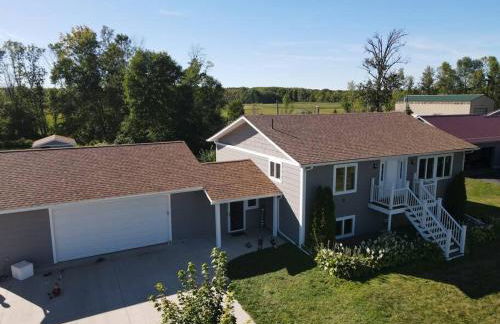 Modern Home on Mille Lacs Lake! Amazing yard and game-room! - Foto 25