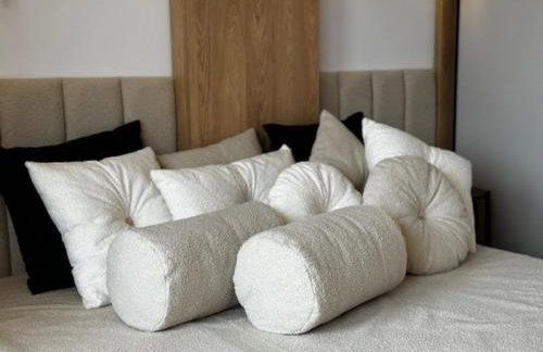 Family & Business Apartments PREMIUM No1 - 1 Bedroom with Private Jacuzzi, Balcony, Parking - Photo 10