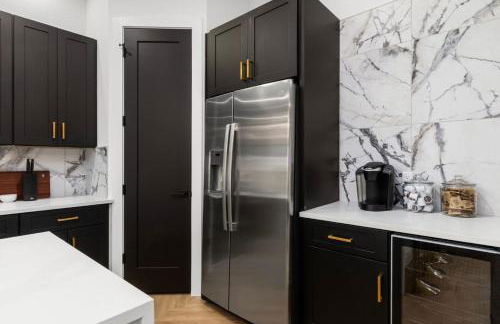 Chic 4BR Getaway Near NRG TMC - Foto 19