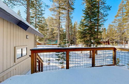 Less Than 2 Mi to Tahoe Donner Ski Resort Serene Retreat - Foto 24