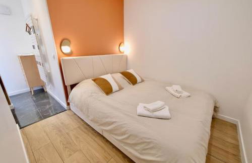 D-Day Suites - Photo 35